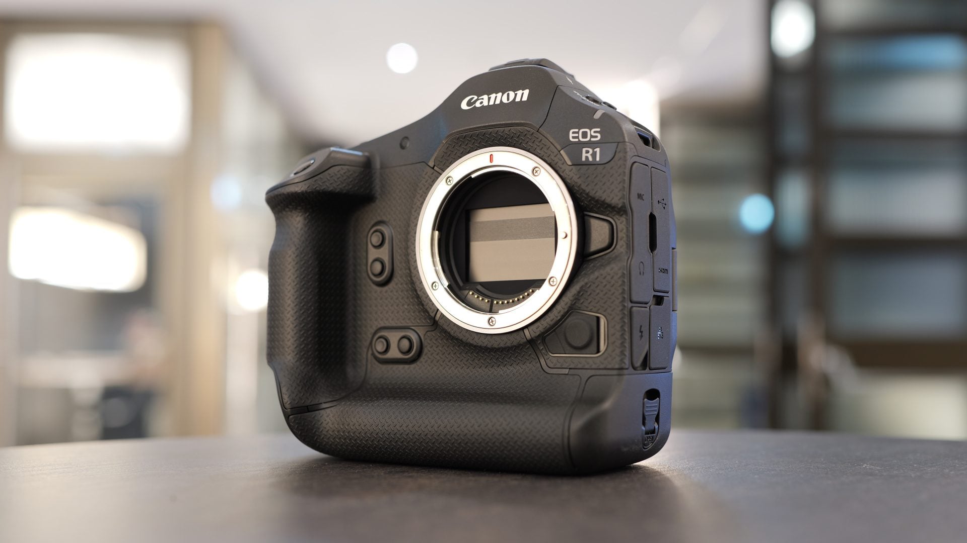 canon-eos-r1-header-1