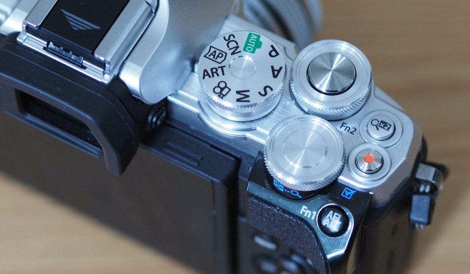 Olympus-omd-em10-iii-controls1